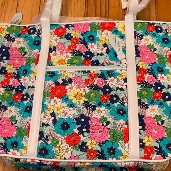 Vera Bradley small trimmed Vera with matching wallet. - Picture 4 of 8